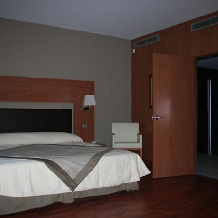 อัลติ โฮเต็ล Hotel Bagneres-de-Luchon ภายนอก รูปภาพ