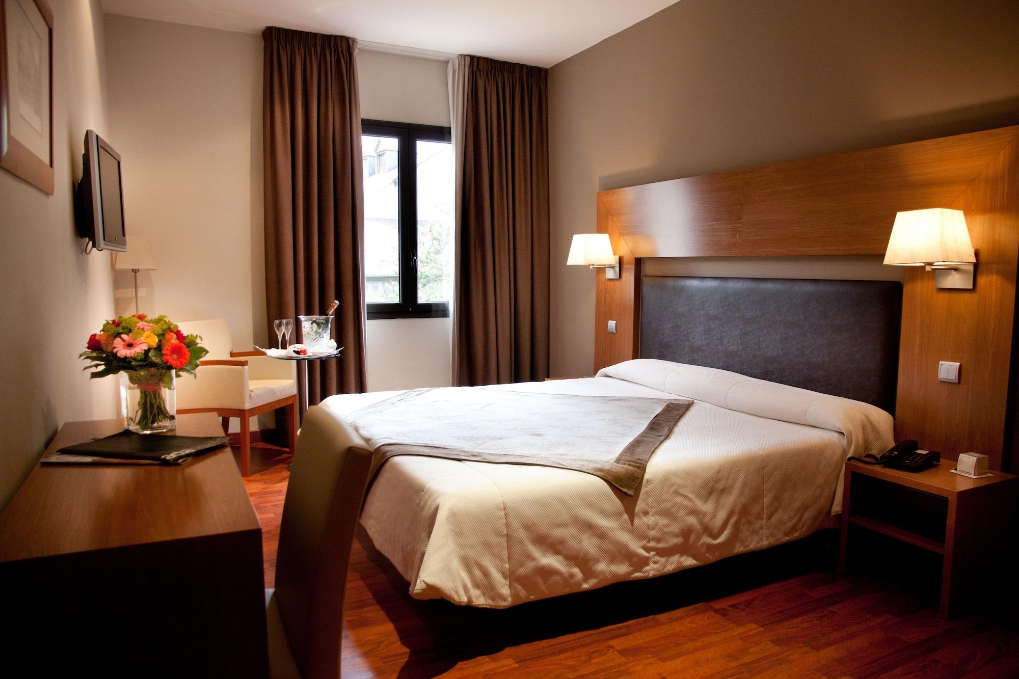 อัลติ โฮเต็ล Hotel Bagneres-de-Luchon ภายนอก รูปภาพ