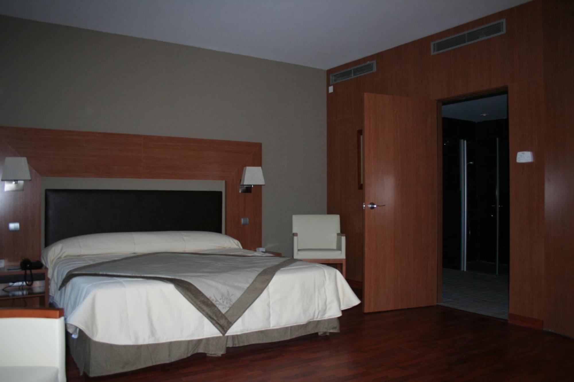 อัลติ โฮเต็ล Hotel Bagneres-de-Luchon ภายนอก รูปภาพ