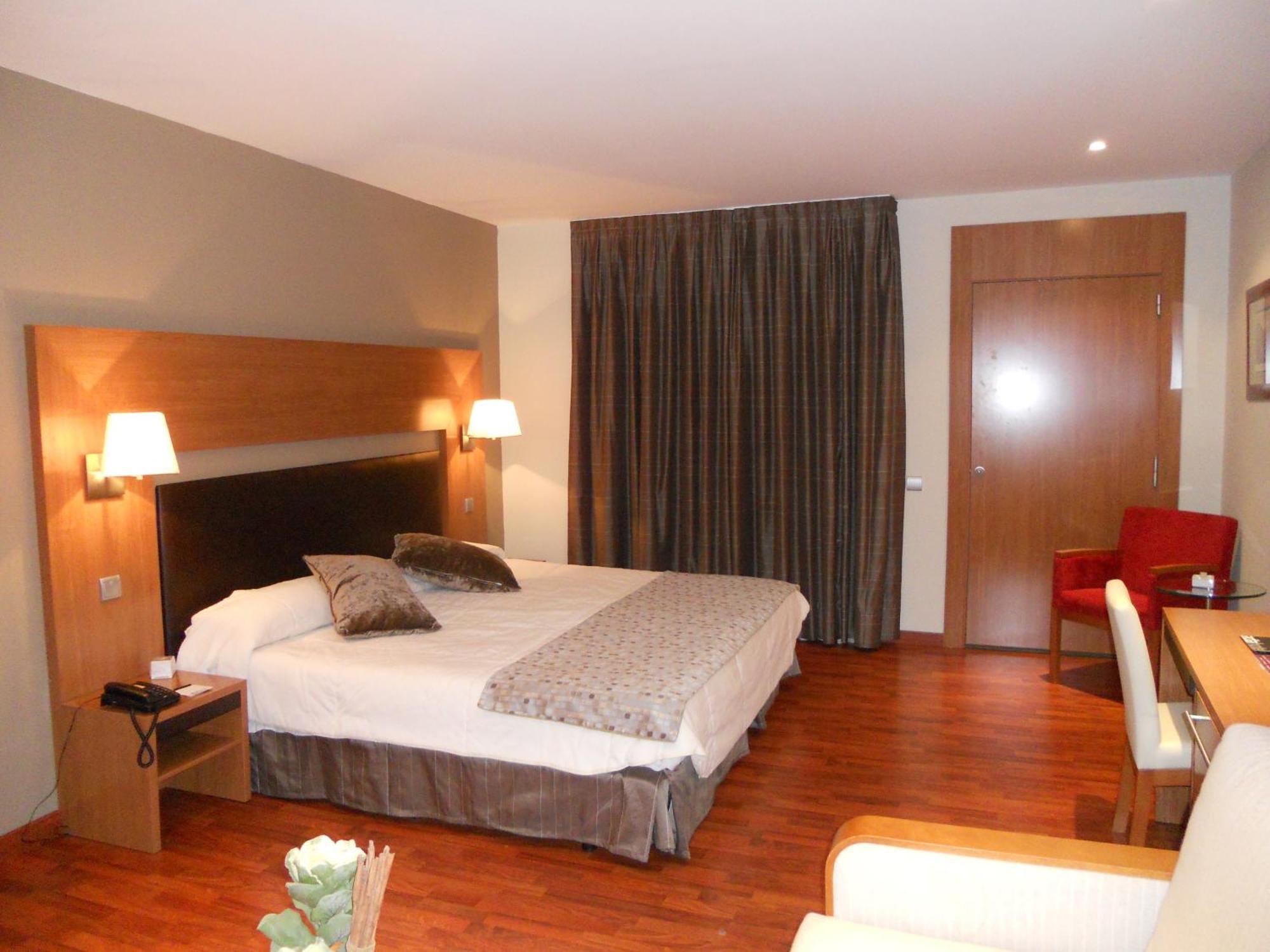 อัลติ โฮเต็ล Hotel Bagneres-de-Luchon ภายนอก รูปภาพ